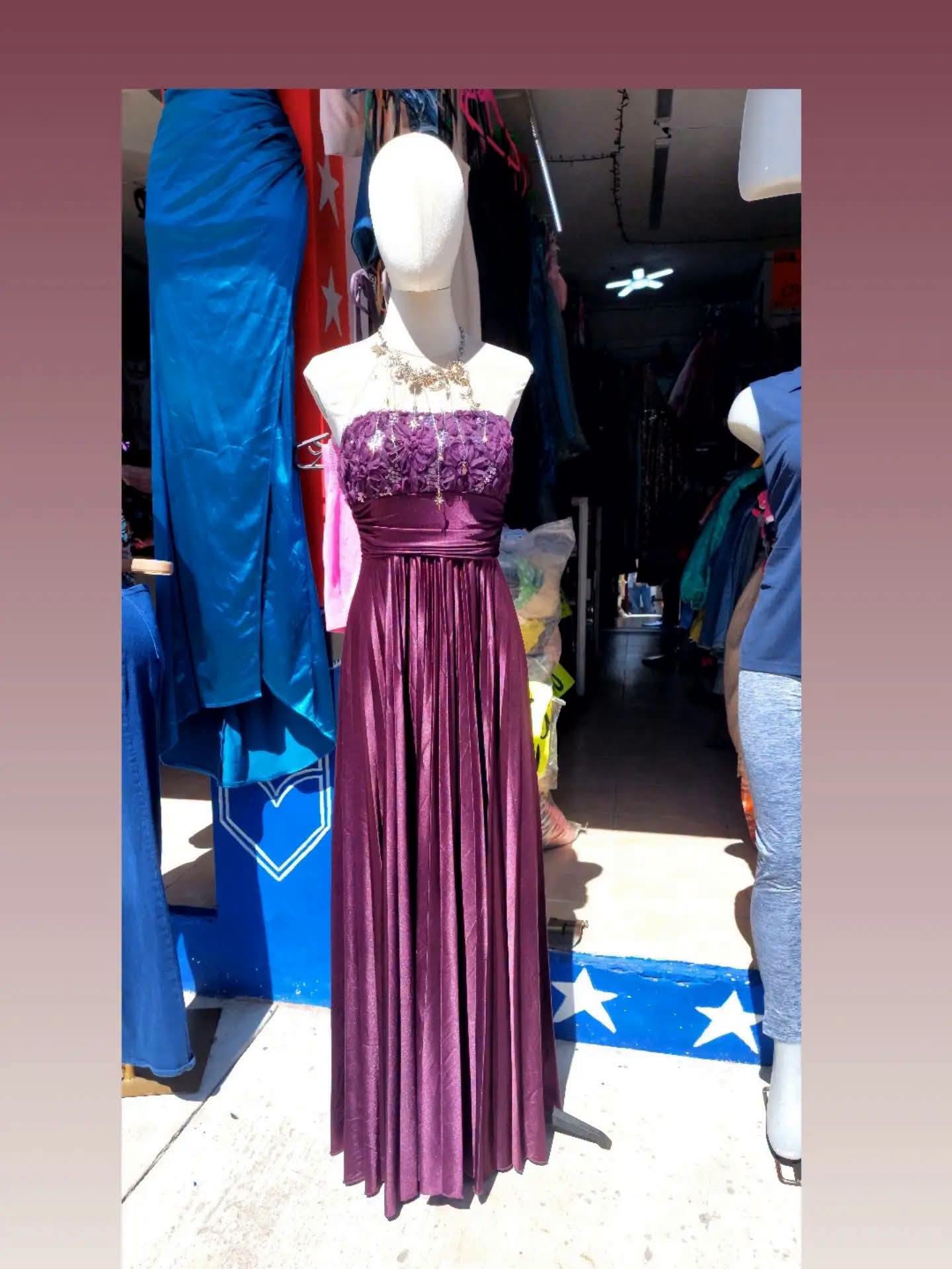 Vestido color uva Plisado