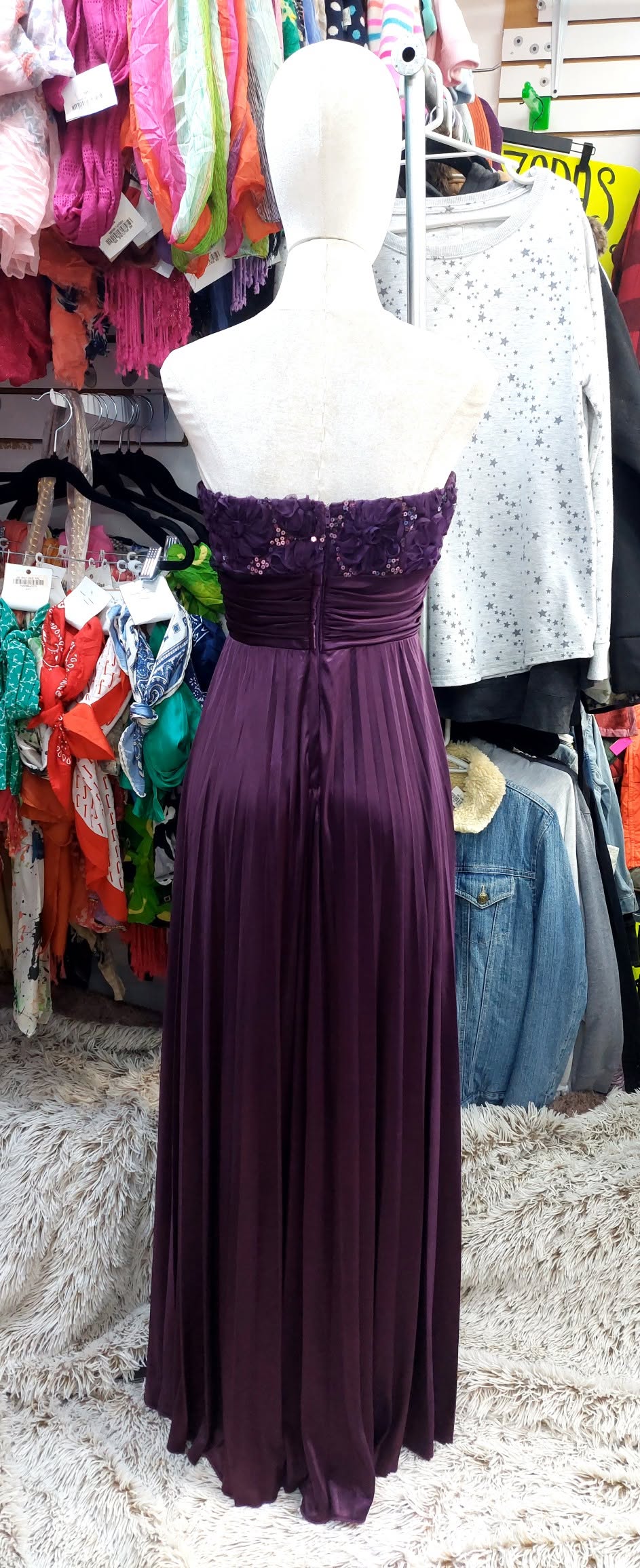 Vestido color uva Plisado