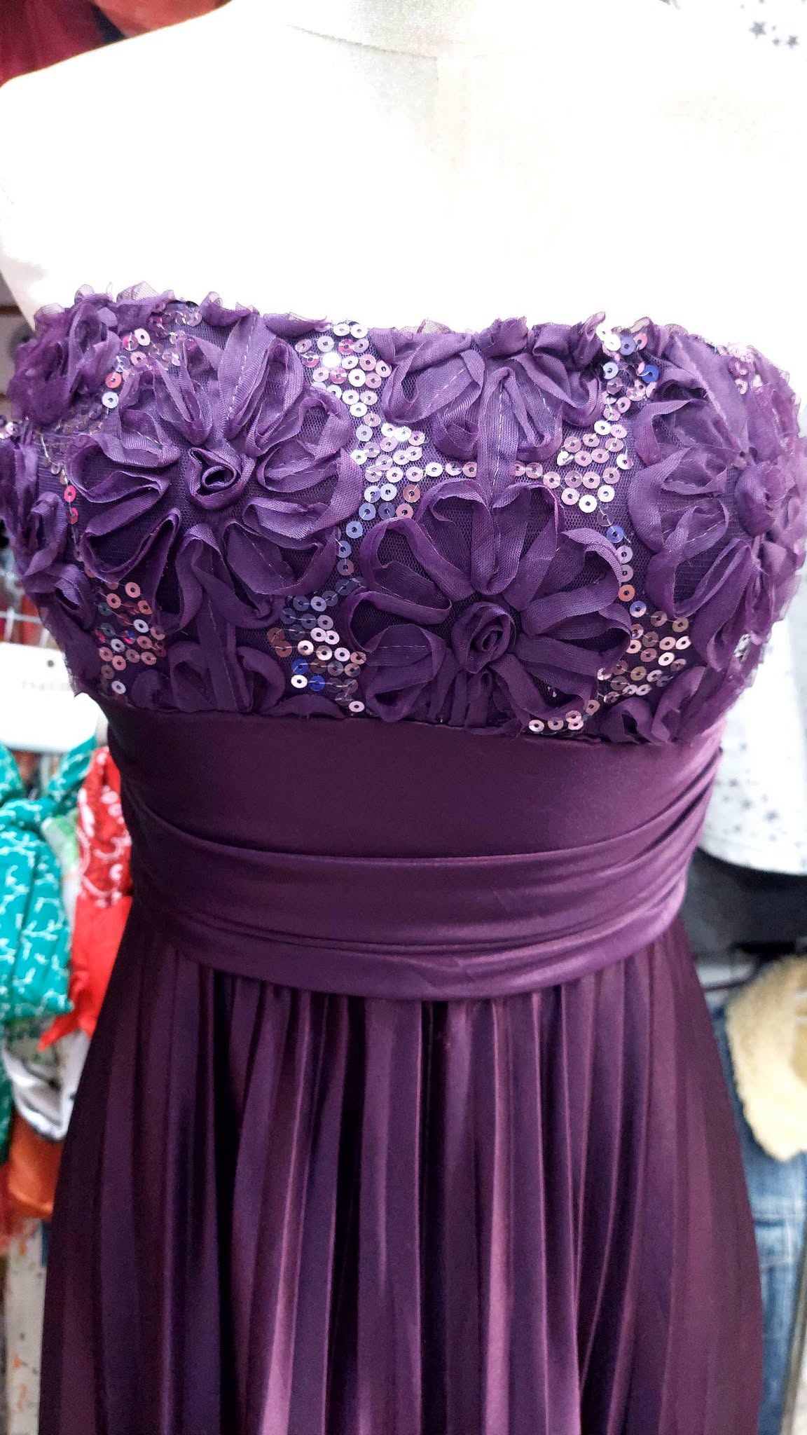 Vestido color uva Plisado