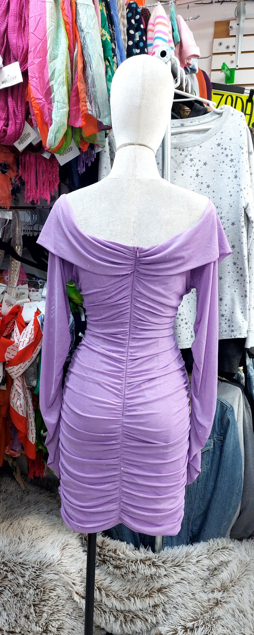 Vestido lila con mangas corto