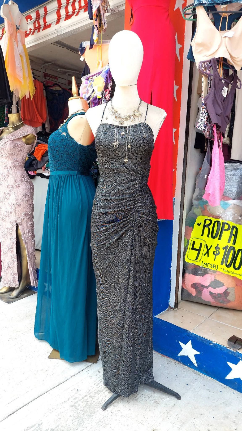 Vestido negro platinado