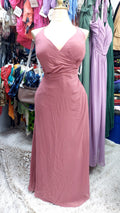 Vestido rosa quemado de tirantes delgados