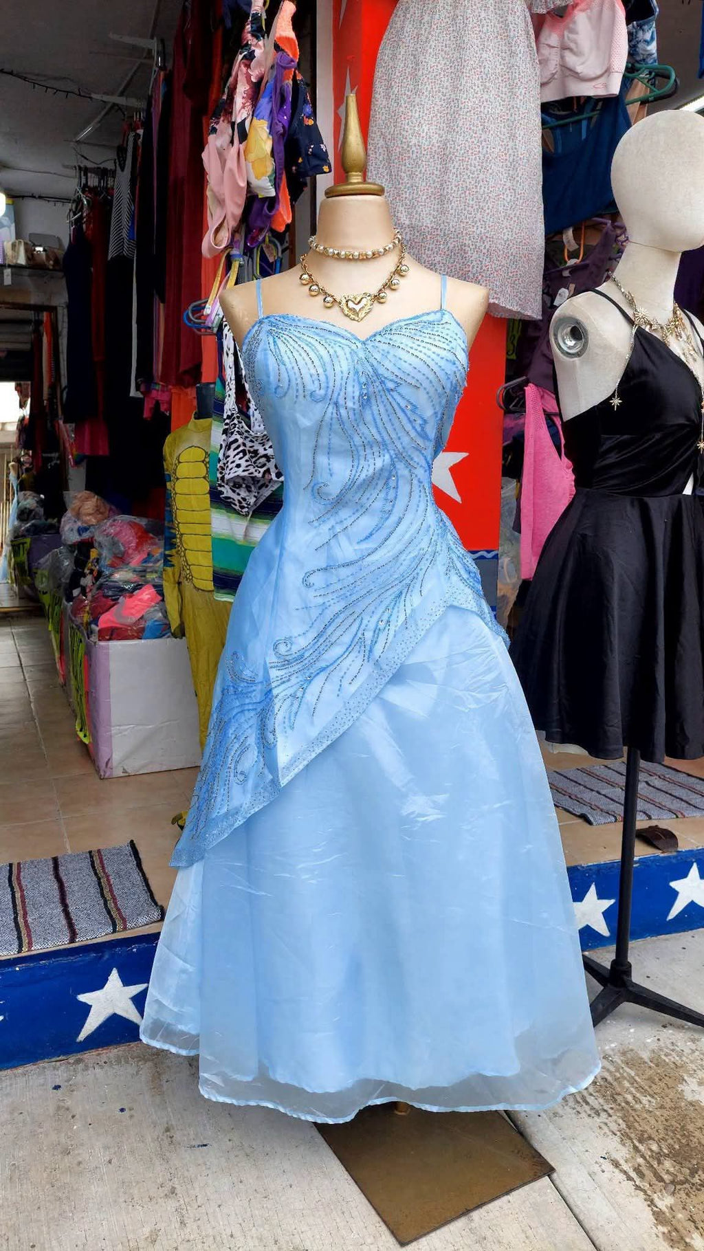 Vestido de Fiesta Azul Cielo Bordado