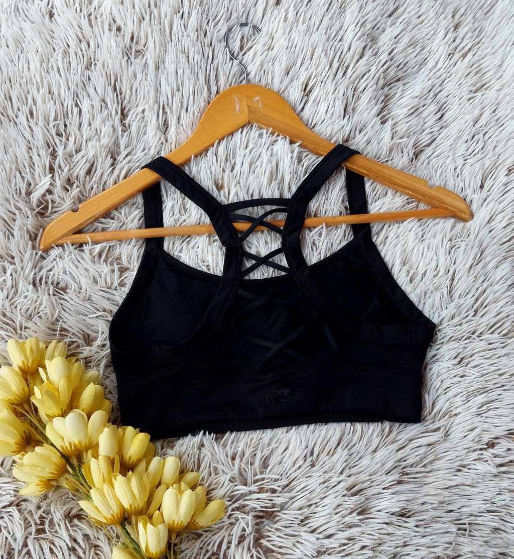 TOP NEGRO TIRANTES ENTRELAZADOS EN ESPALDA