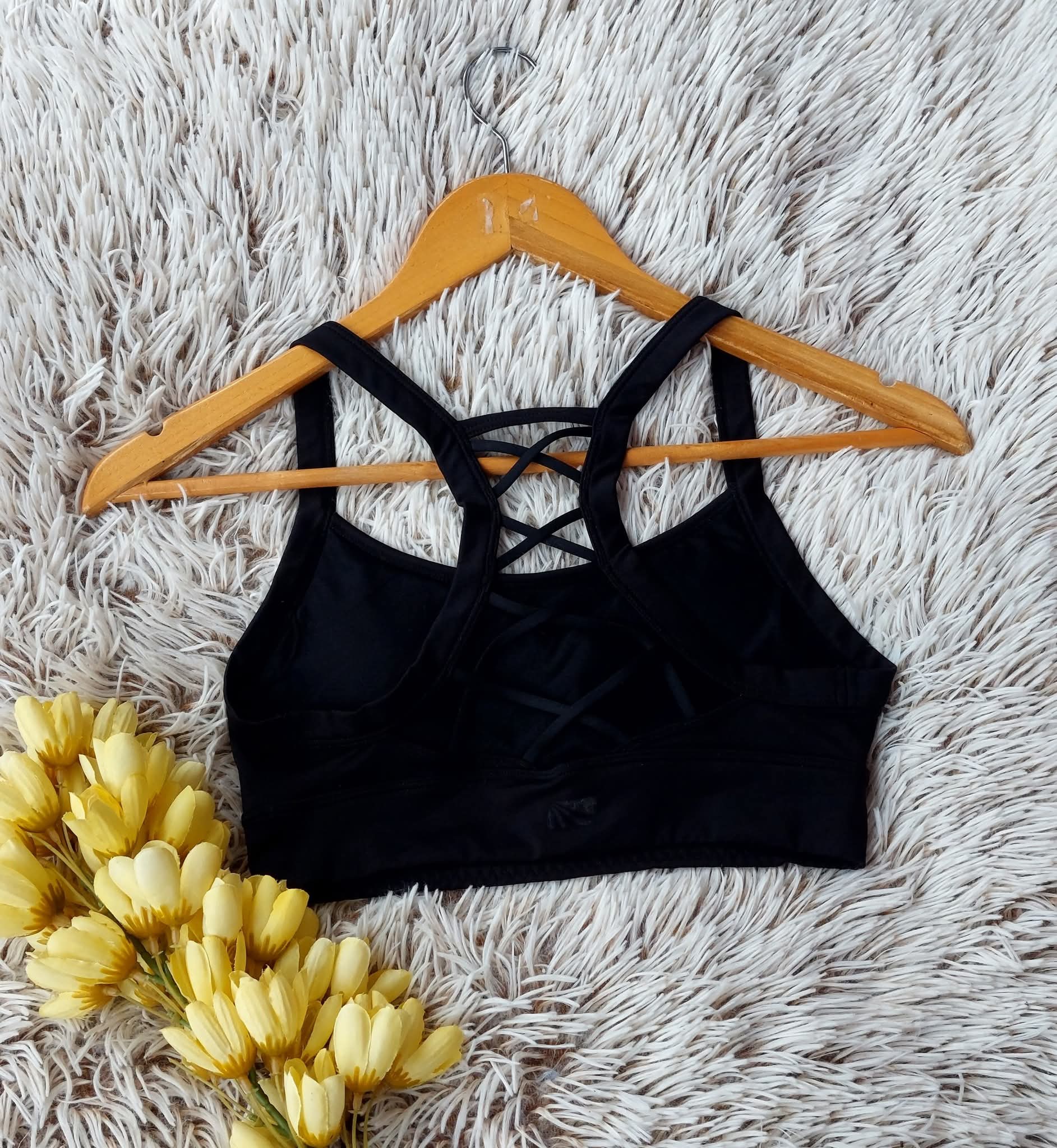 TOP NEGRO TIRANTES ENTRELAZADOS EN ESPALDA