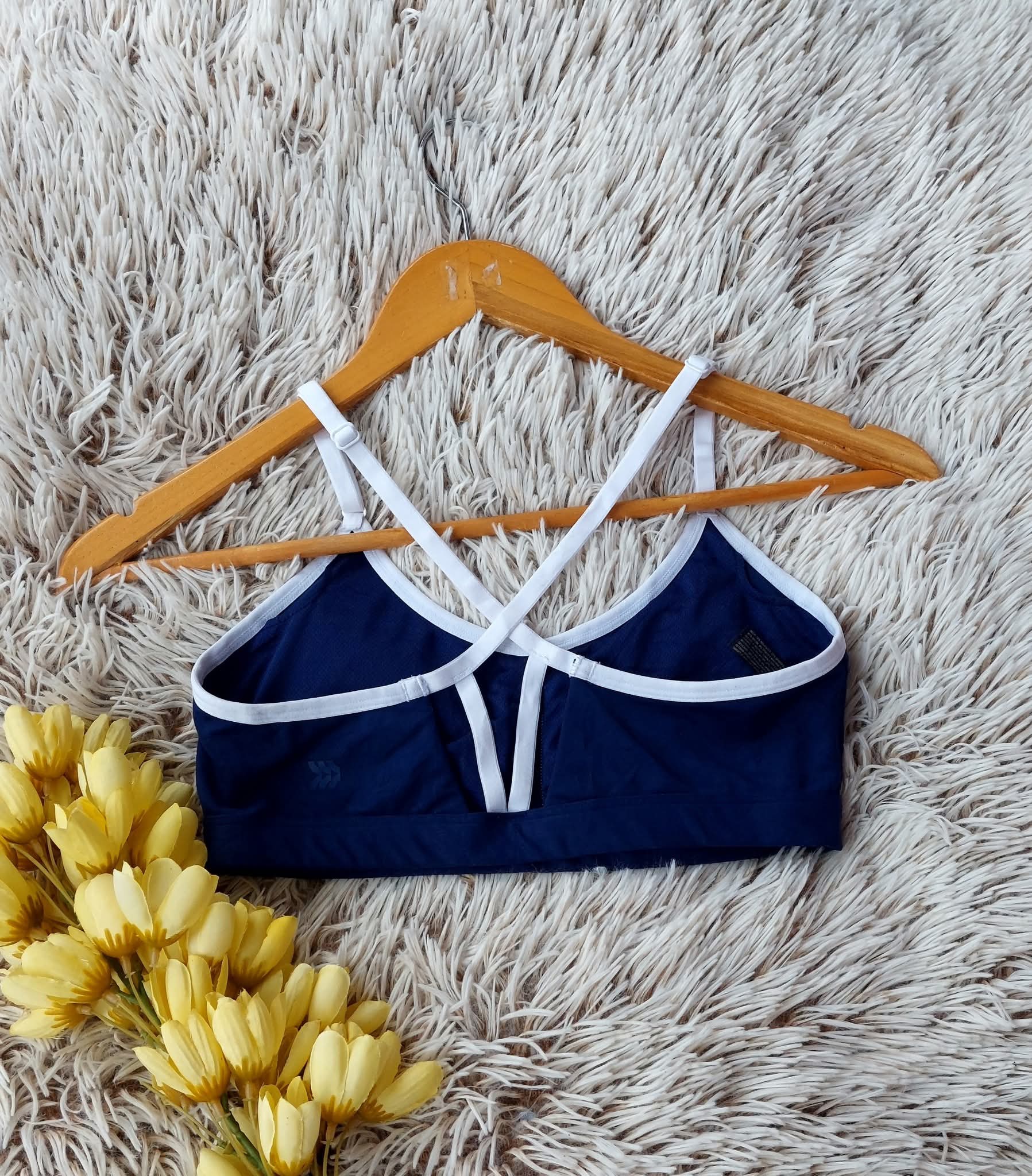 TOP AZUL CON TIRANTES BLANCOS