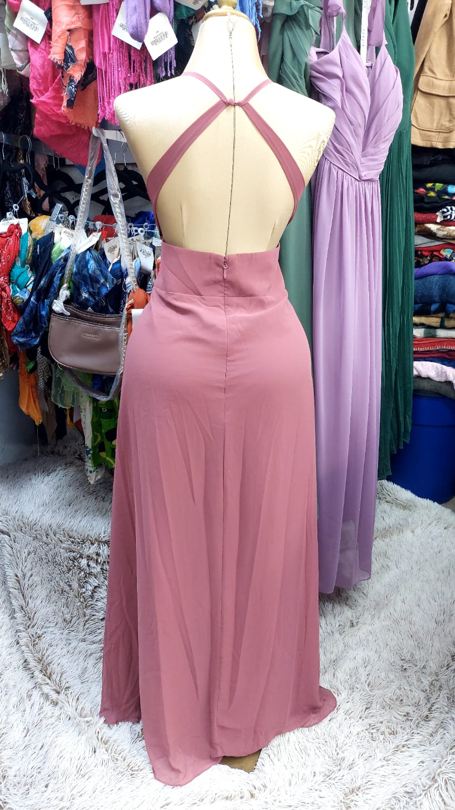 Vestido rosa quemado de tirantes delgados