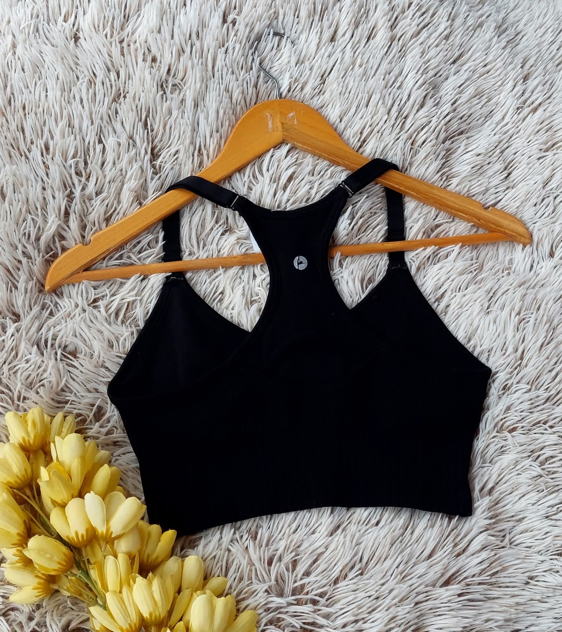 TOP NEGRO CON TIRANTES AJUSTABLES