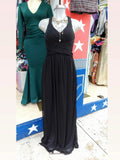 Vestido negro, liso, plizado de arriba