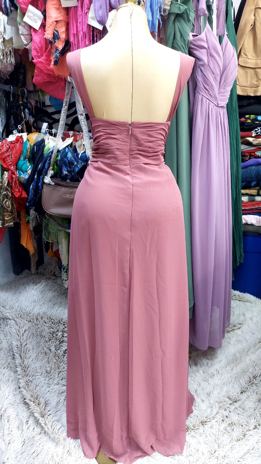 Vestido rosa quemado de tirantes y ensamble incluido
