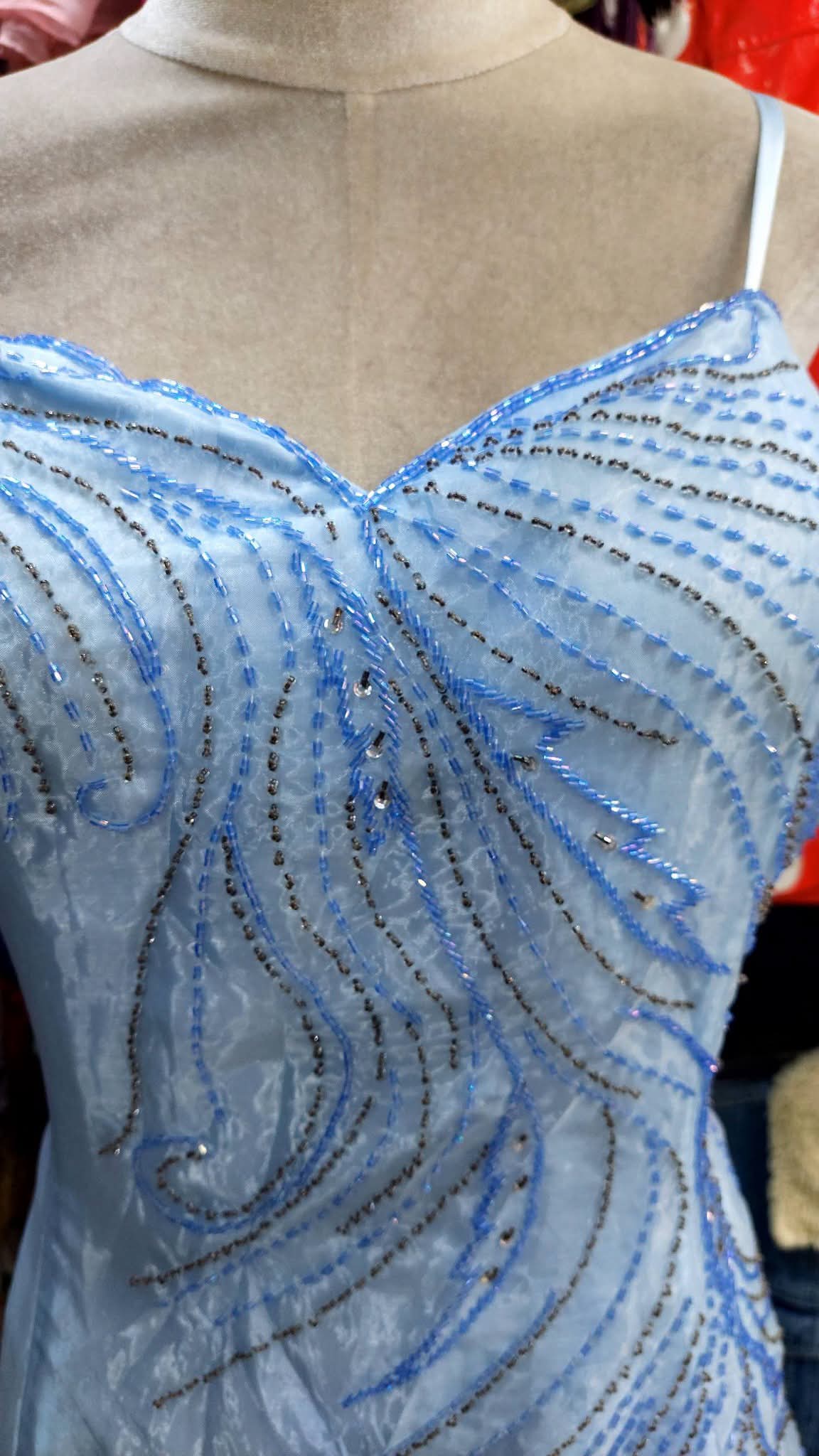 Vestido de Fiesta Azul Cielo Bordado