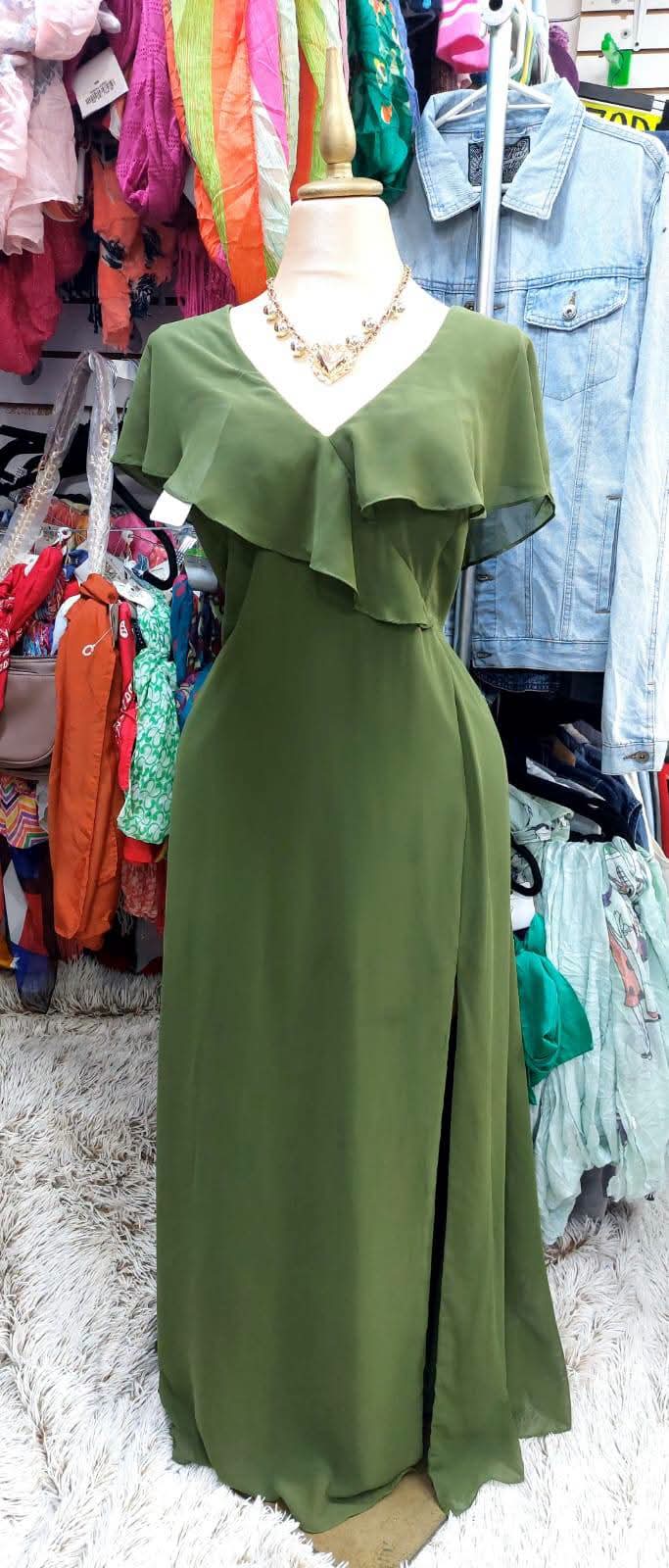 Vestido verde oliva manga corta