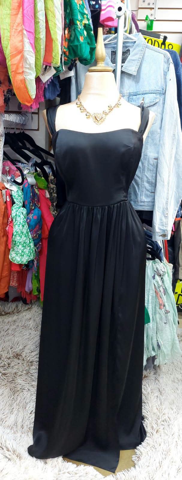 Vestido negro tirante ancho