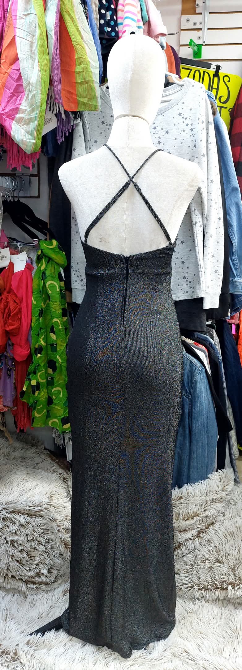 Vestido negro platinado