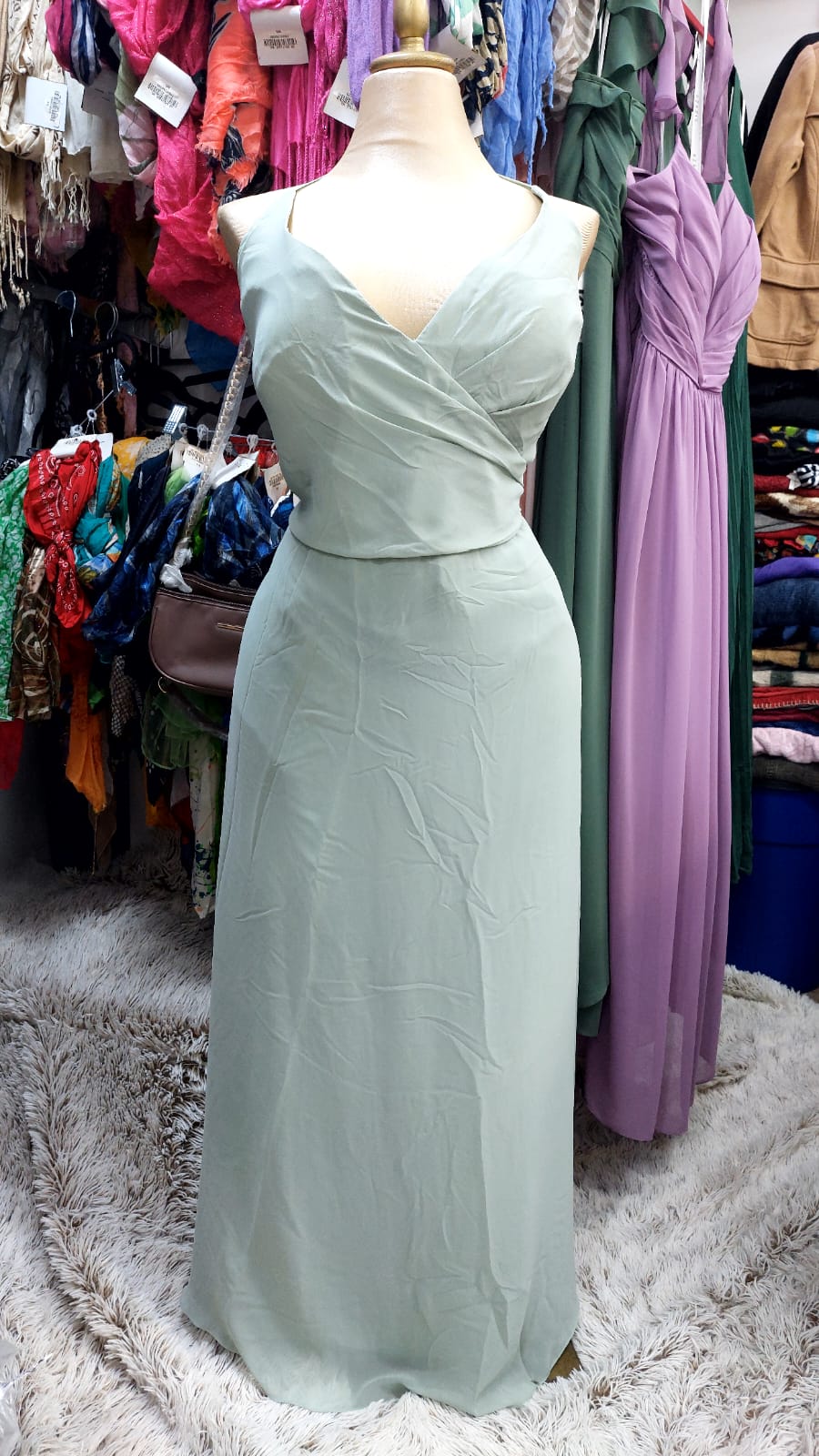 Vestido verde menta de tirantes delgados