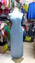 Vestido azul semi largo, satinado con aplicaciones