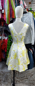 Vestido amarillo con blanco