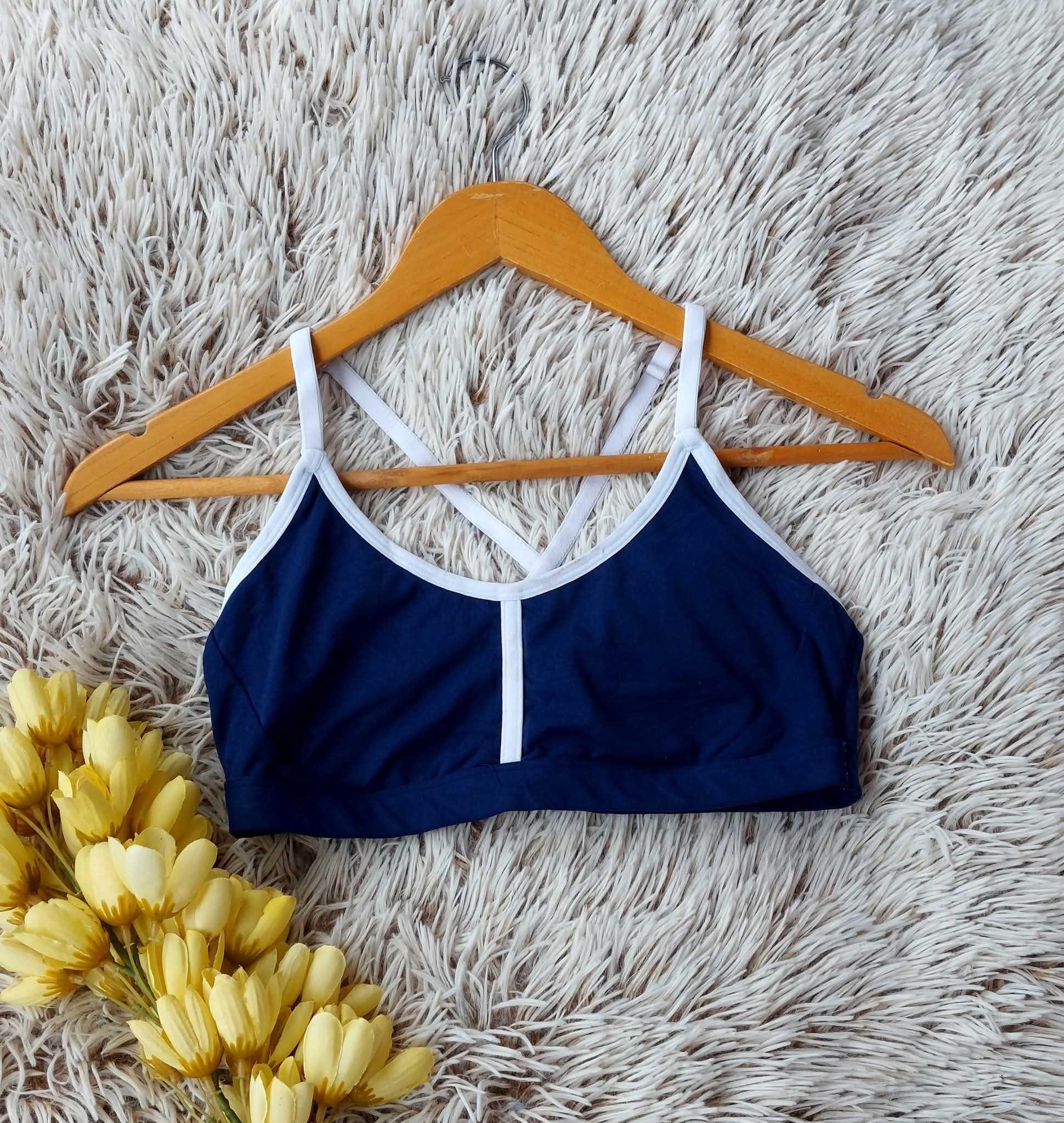 TOP AZUL CON TIRANTES BLANCOS