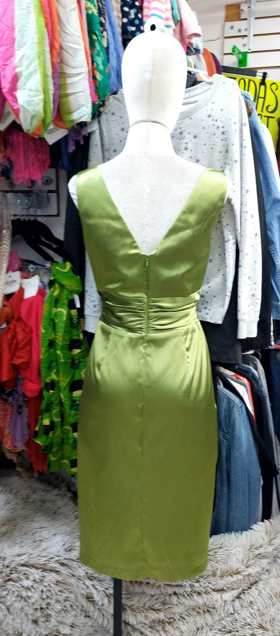 Vestido verde anitado, semi largo