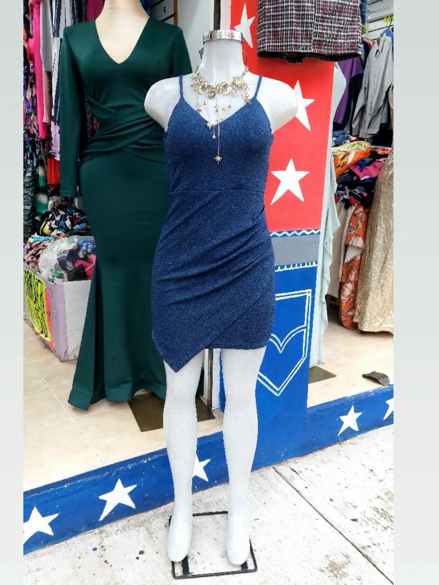 Vestido corto azul marino brilloso