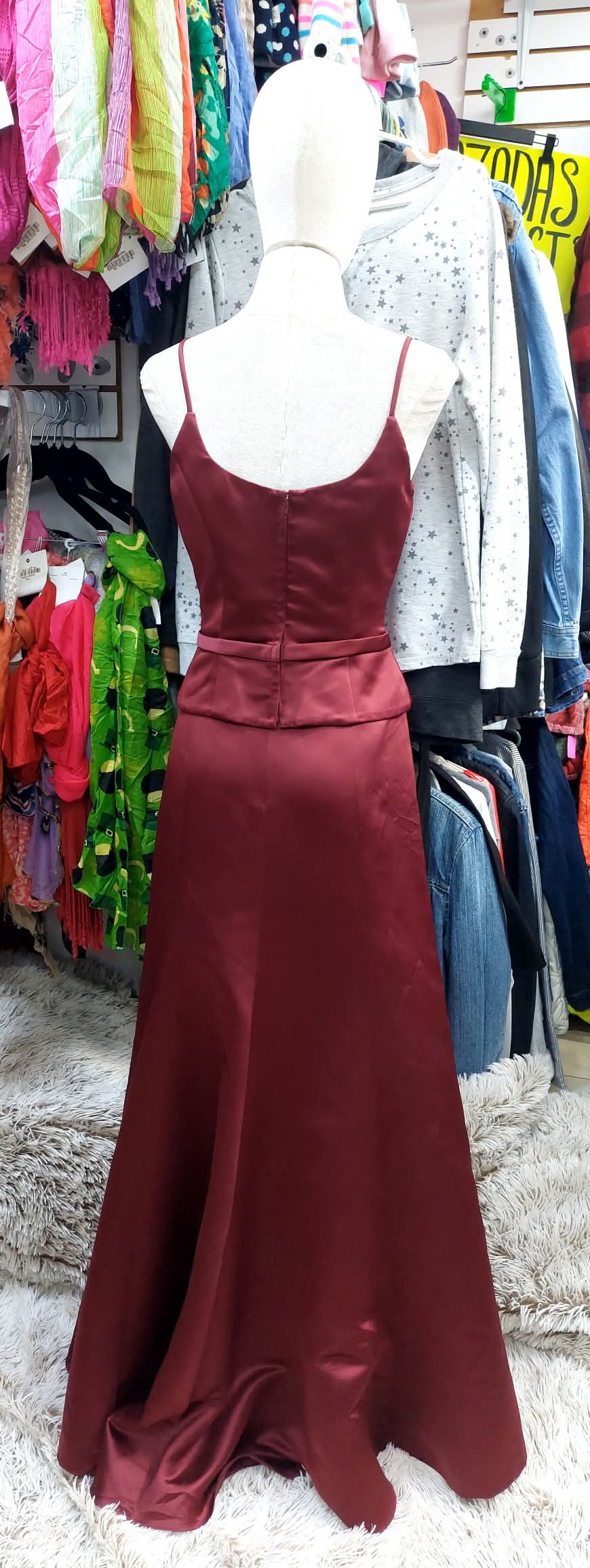 Vestido de dos piezas color vino
