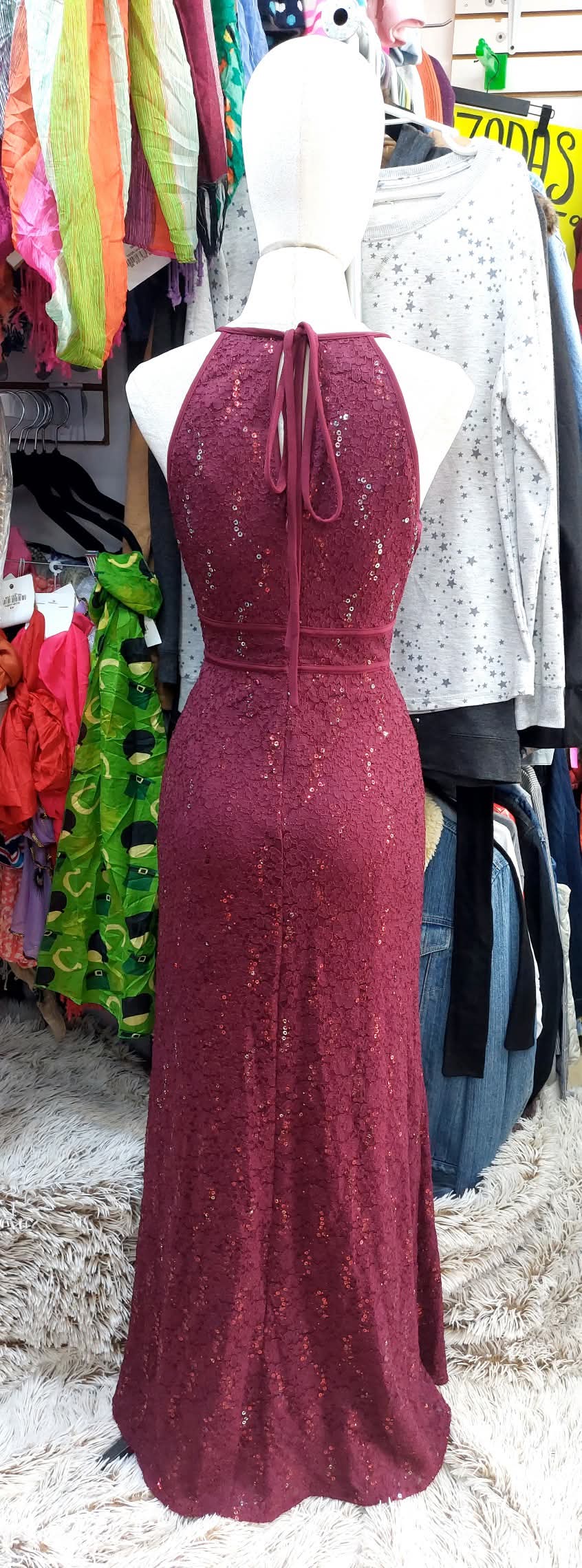 Vestido vino con lentejuela