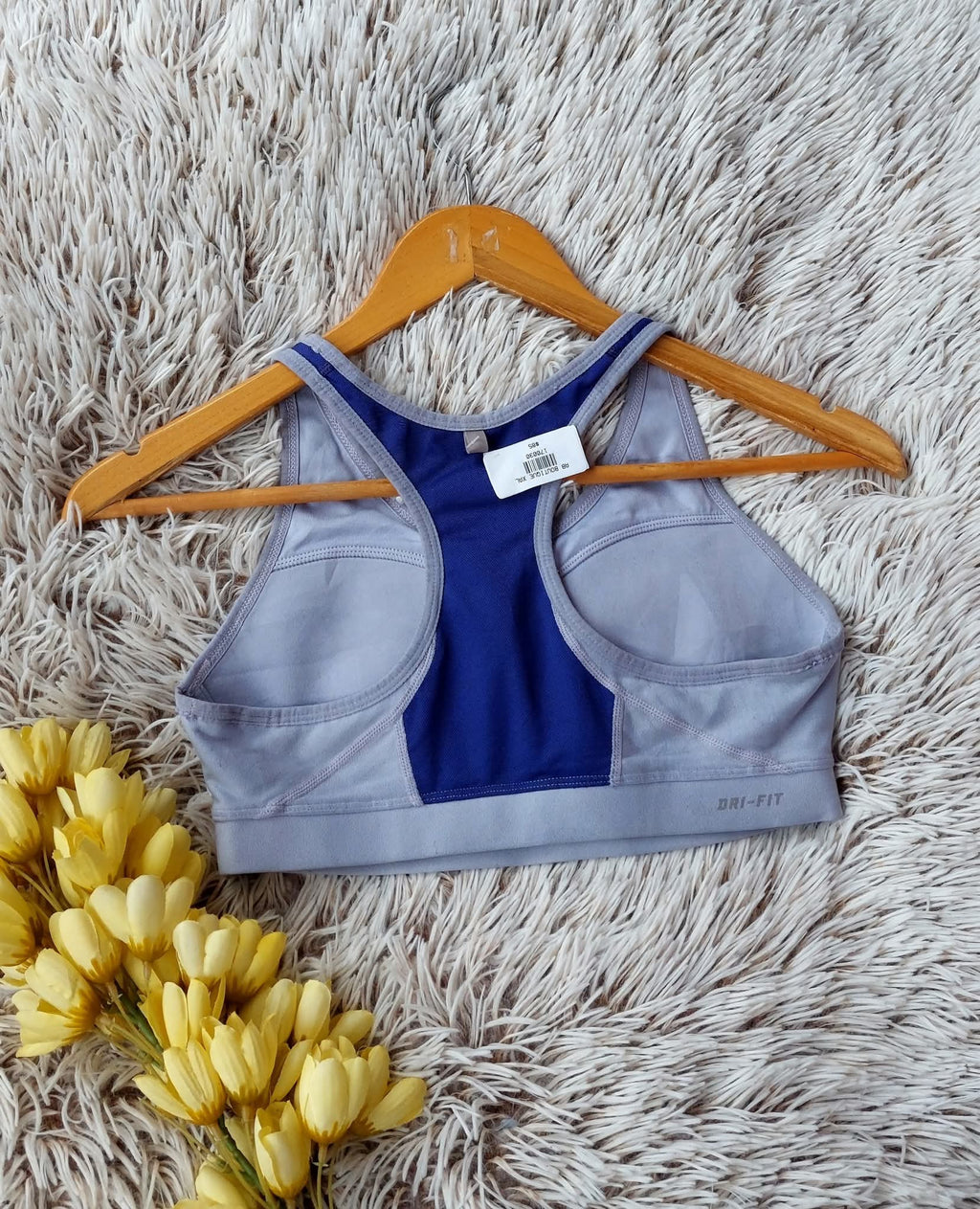 TOP BAJITO CON DETALLE AZUL FUERTE EN TIRANTES